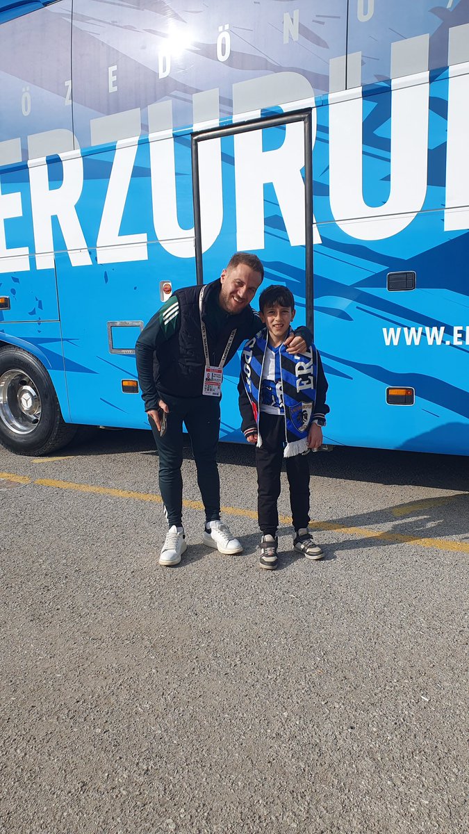 AsiL1TurK's tweet photo. @alitaysii @ahmetdal Hatirladinmi abisi  :) Neyse az kaldı şampiyon olalım görüşürüz 🔵⚪🦅 https://t.co/Z4lLTYISmK