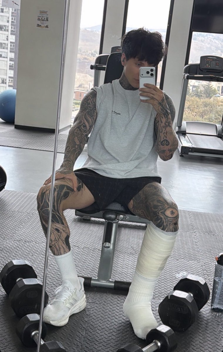 Porque él es Fractu-hado Pero jamás derrotado 😌💅🏽
Ti amu kasimerito 🖤