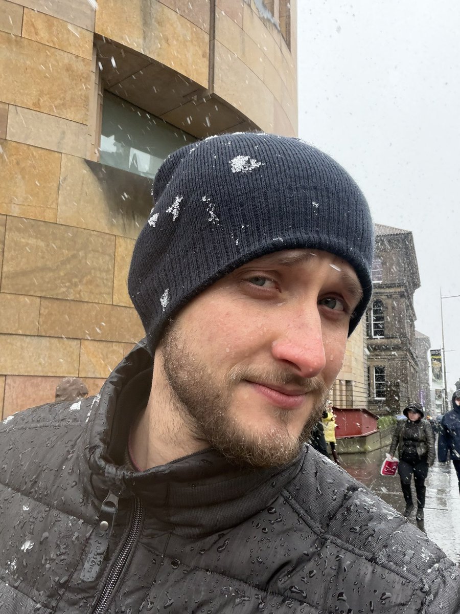 eusounardo's tweet image. A primeira chuva de neve a gente nunca esquece 🤩🥶
#edimburgo #edinburgh