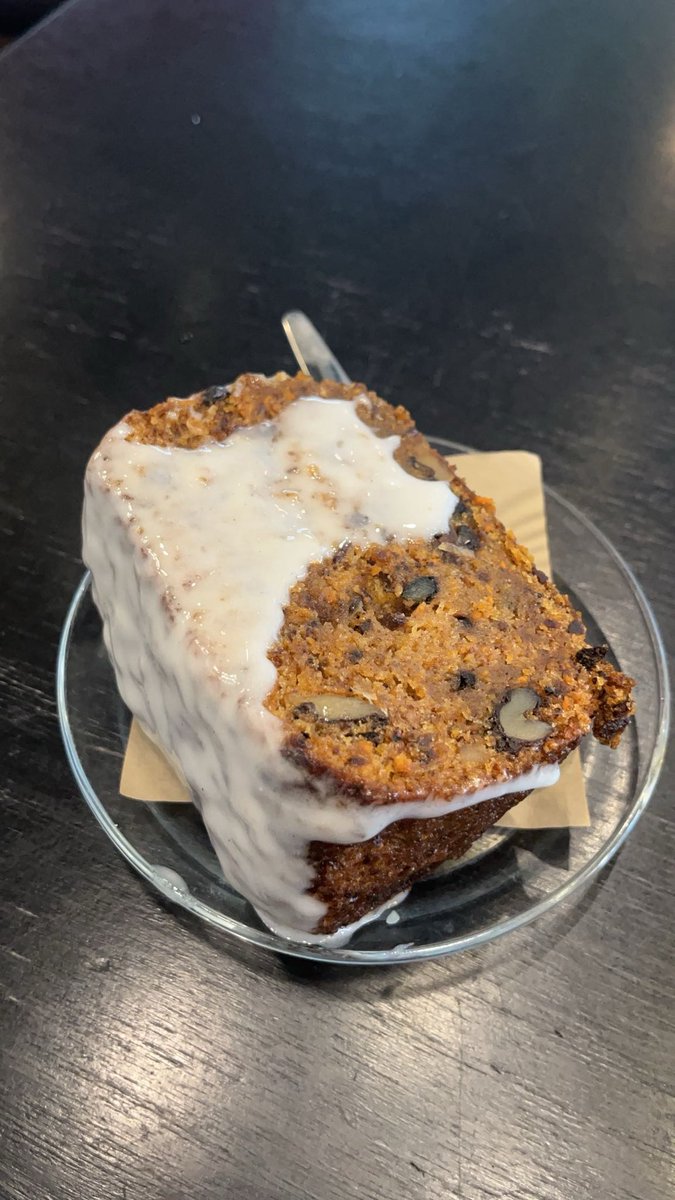 mangorizaulait's tweet image. i just remembered i had an era where i used to omad carrot cake what an icon omg