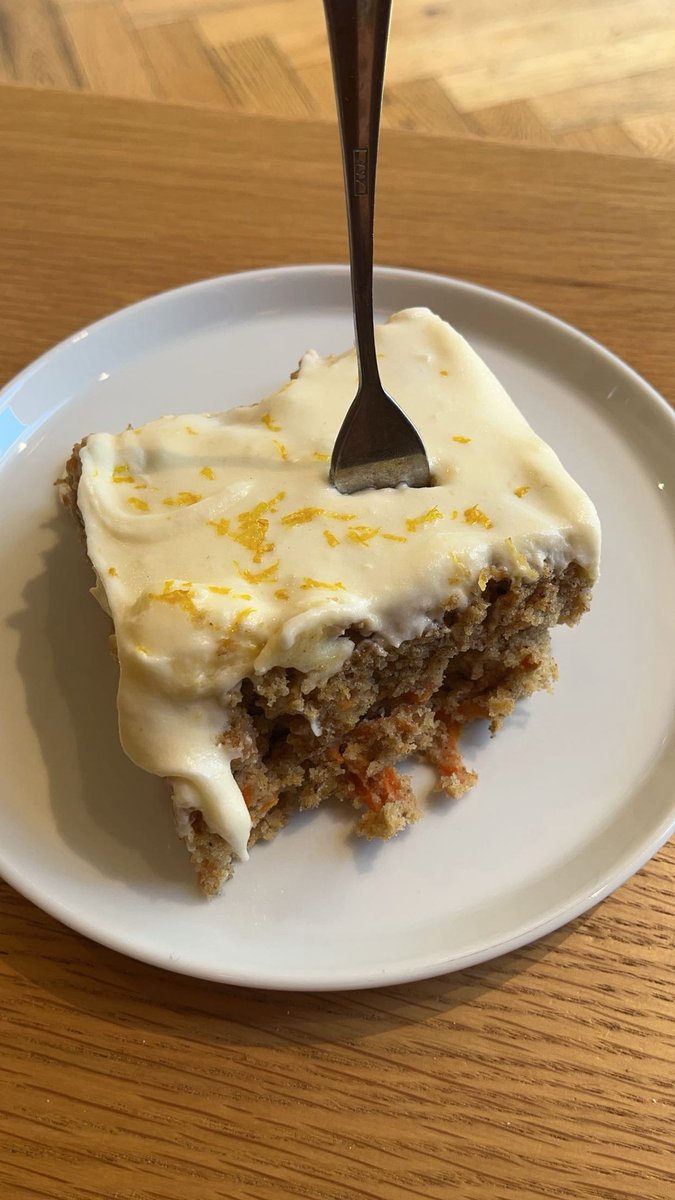 mangorizaulait's tweet image. i just remembered i had an era where i used to omad carrot cake what an icon omg