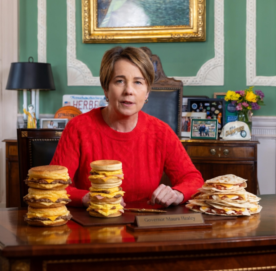 Governor Maura Healey explains Massachusetts job growth using Dunkin breakfast sandwiches and Wake-up Wraps.
#mapoli <a href="/MassGovernor/">Governor Maura Healey</a>