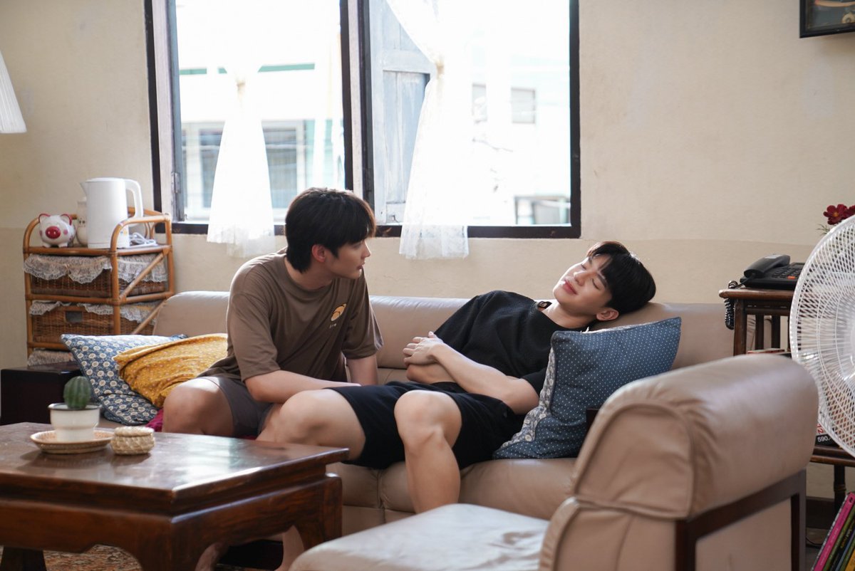 npblent's tweet image. 🎬 As gravações de Lately It's Winter Season já estão em andamento! O BL é estrelado por Pie e Golf.

Na trama, Tiger, herdeiro de uma família mafiosa, enfrenta seus próprios sentimentos ao perceber que está apaixonado por seu melhor amigo, Duen Nao.

4EVERU PARTE 2 Q41