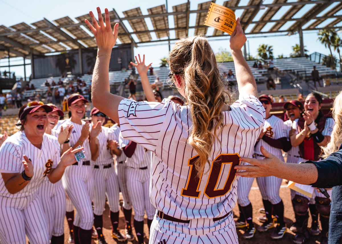 ASUSoftball's tweet image. Tuesday was another stage in the 🥎 dream that Kenzie Brown is living 😈

📰: thesundevils.com/news/2026/4/10…

#ForksUp /// ✏️ @MaeMaeSU42
