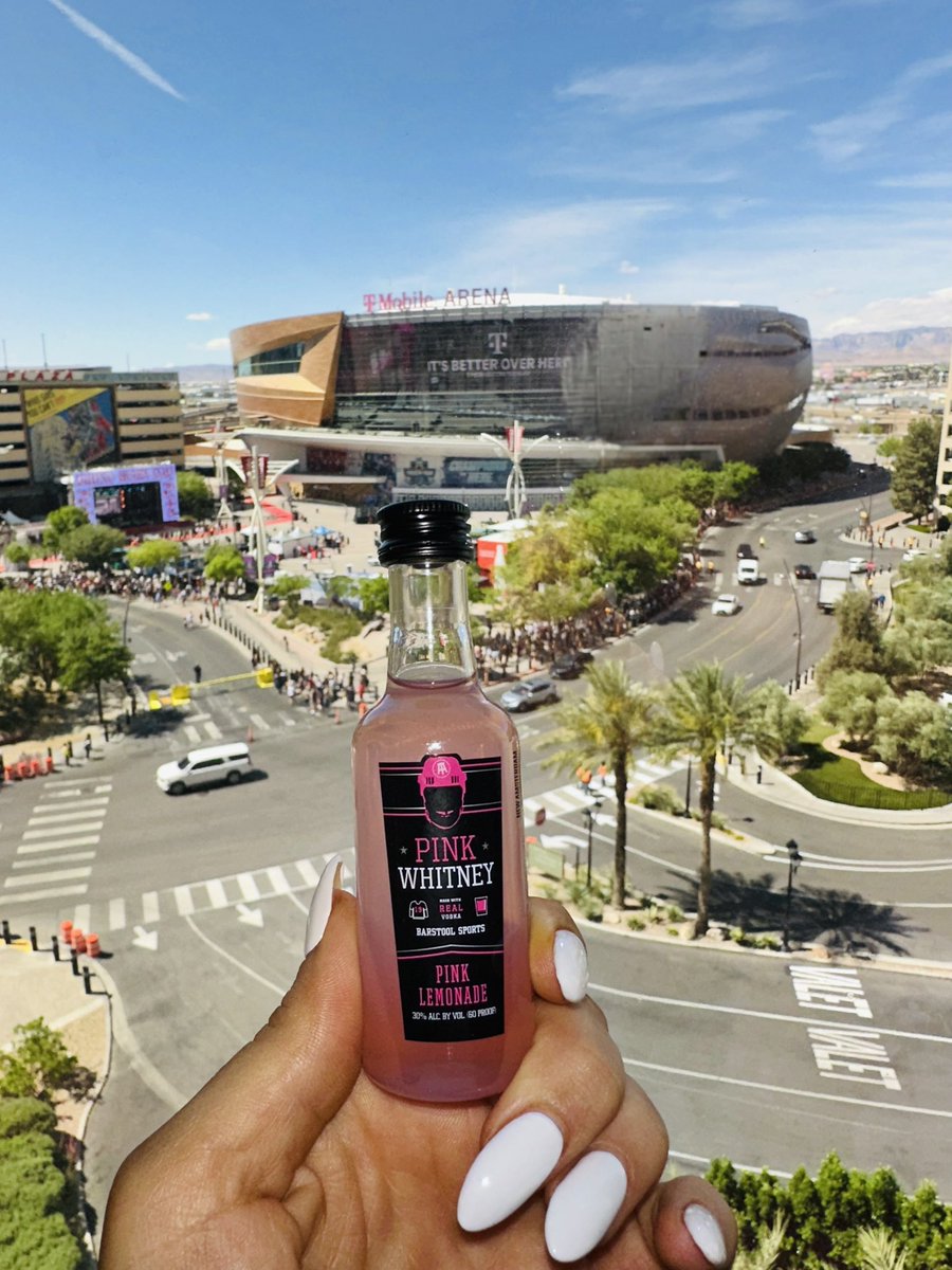 pinkwhitney's tweet photo. VEGAS BABY https://t.co/BaVQnbXOGU