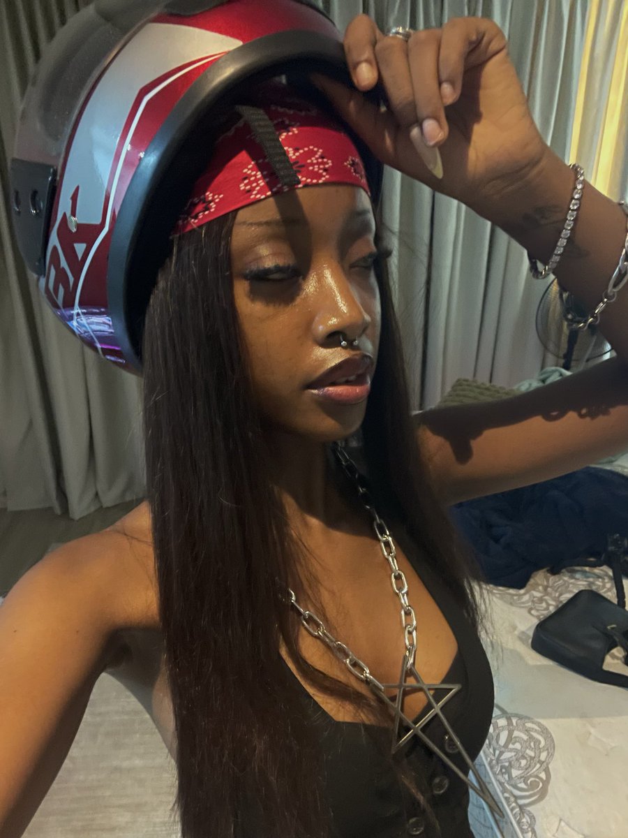 pradabby👅 tweet media