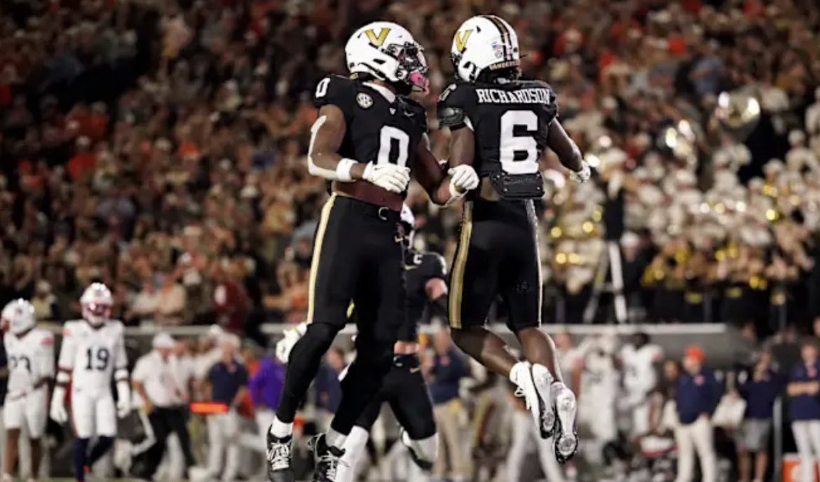 manman_henry28's tweet photo. After a great conversation with  @Coach_Lezynski I am blessed to receive an offer from the university of Vanderbilt #agtg #anchordown @BuckFitz @Hunter_DeNote @jaxon_rose8 @NatlPlaymkrsAca @NCEC_Recruiting @briannixalcoa  @2HYPEsport
@PennySmith_ @Grade_aTraining @alcoafootball @alcoasports 
@coachAllen02 @TomLoy247 @Andrew_Ivins @ChadSimmons_  @adamgorney @SWiltfong_ @samspiegs @CharlesPower @shaynep_media @CSmithMedia @Dale_Dowden @DriscollForKnox