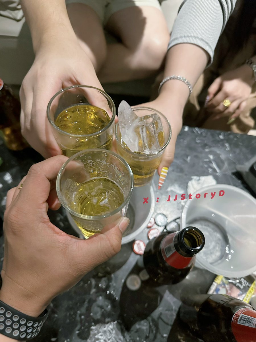 𝓙&𝓙 𝓢𝓽𝓸𝓻𝔂 🍻🛁💃 tweet media