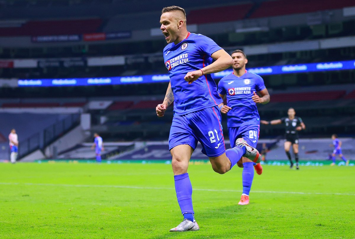 DatoAzul's tweet photo. A 5 AÑOS DEL RÉCORD

El 10 de abril de 2021, Cruz Azul derrotó 1-0 a Chivas en la cancha del Estadio Azteca y alcanzó el récord de 12 VICTORIAS CONSECUTIVAS, que León en 2019 y Necaxa en 1935 (era amateur) habían establecido.

EL CAMINO A LA NOVENA ➡️🏆 https://t.co/2wdNHbTyfJ