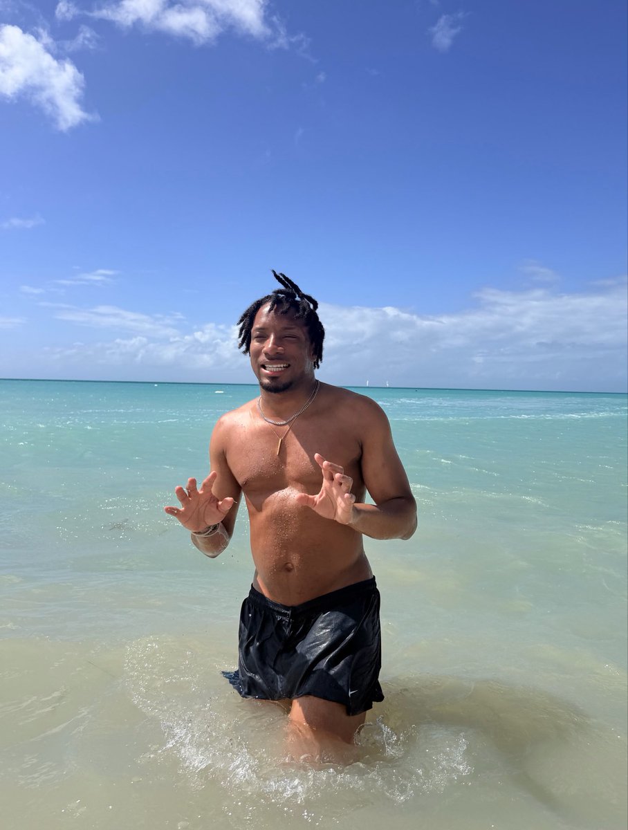 HyperKairo's tweet photo. Island boi. https://t.co/FezdhOYi7E