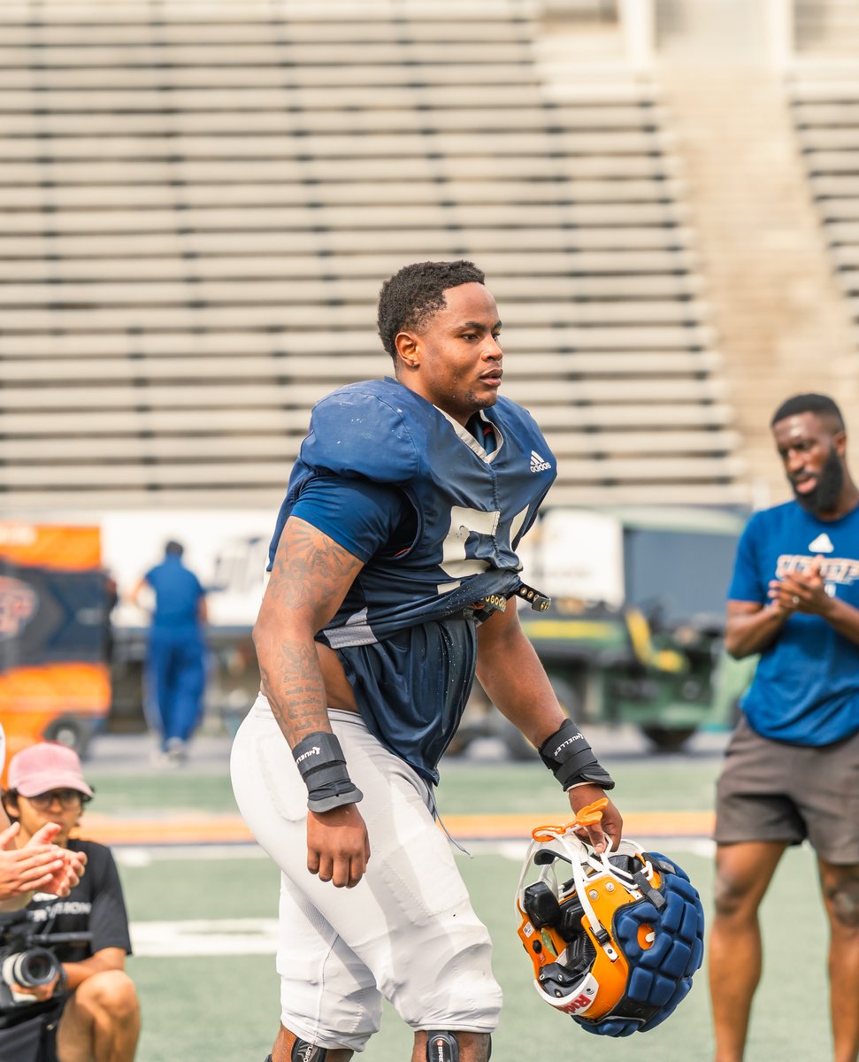 utepfbrecruit's tweet photo. Opportunity 9: Hungry Players of the Day 🍽️

#PicksUp | #WinTheWest https://t.co/OzPmonTh0d