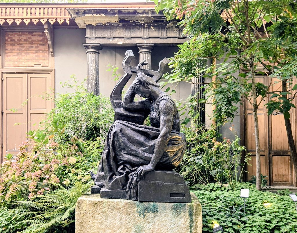 MichelleMoggio's tweet photo. Solitude can be beautiful #Paris  #TheParisEffect #Bourdelle #sculpture #France #travel https://t.co/c45xQSzx1j