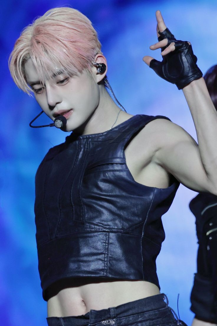 hourly jiwoong tweet media