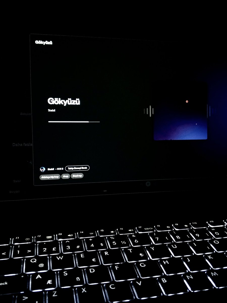 i_dvcii's tweet photo. Güzel bi' şarkı vardı rüya gölgesinde çalan, adı neydi?
Aslında şarkı değil güzel olan sendin. https://t.co/zDGZvWX4SR