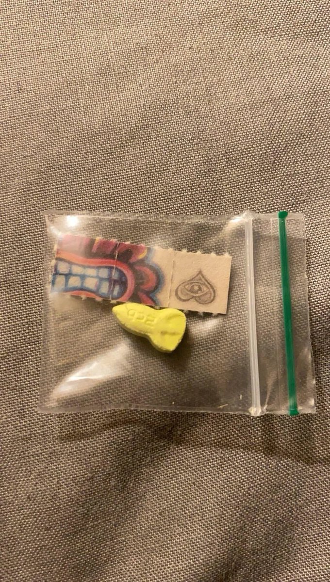 Opiatestwt's tweet image. Second time 2-CB (24mg) and 2 300ug tabs #drugtwt #2cb Gonna get playful and have fun😛