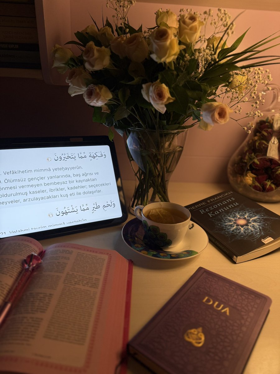 esmaaardcc's tweet photo. Sevdiğim anlar.💖☕️🔖 https://t.co/uSng1lK6hX