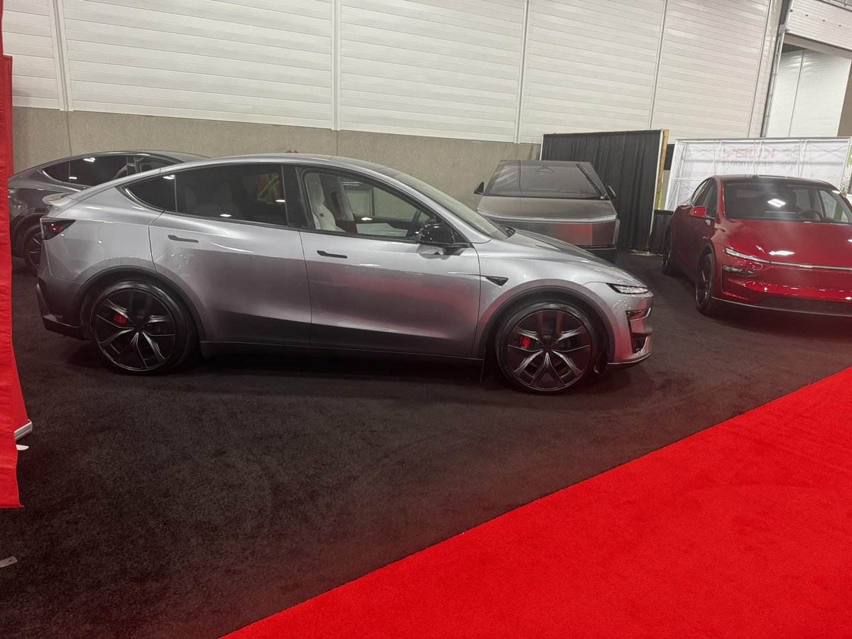 Drive Tesla 🇨🇦 tweet media