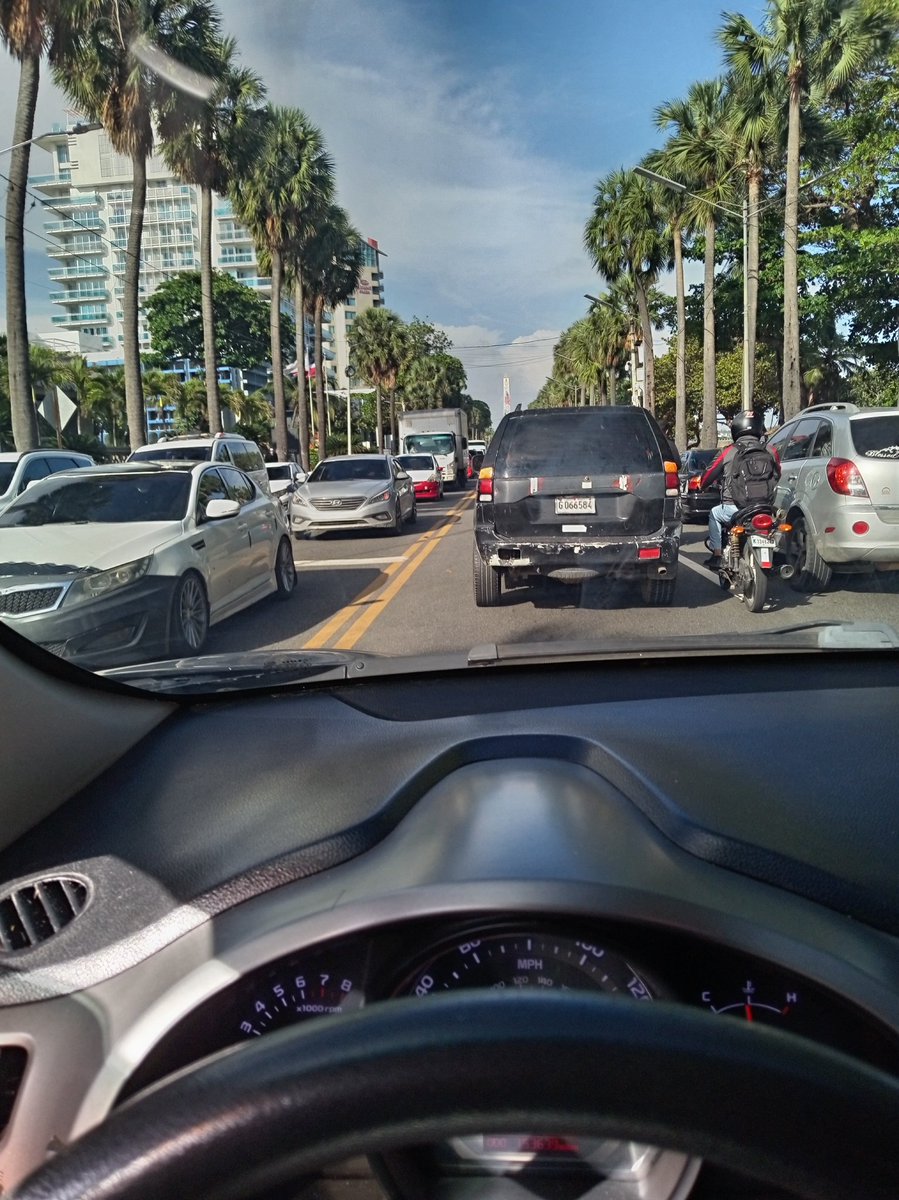 Colapso el tránsito en la George Washington ida y vuelta <a href="/INTRANT_RD/">Instituto Nacional de Tránsito y Transporte</a> un verdadero caos