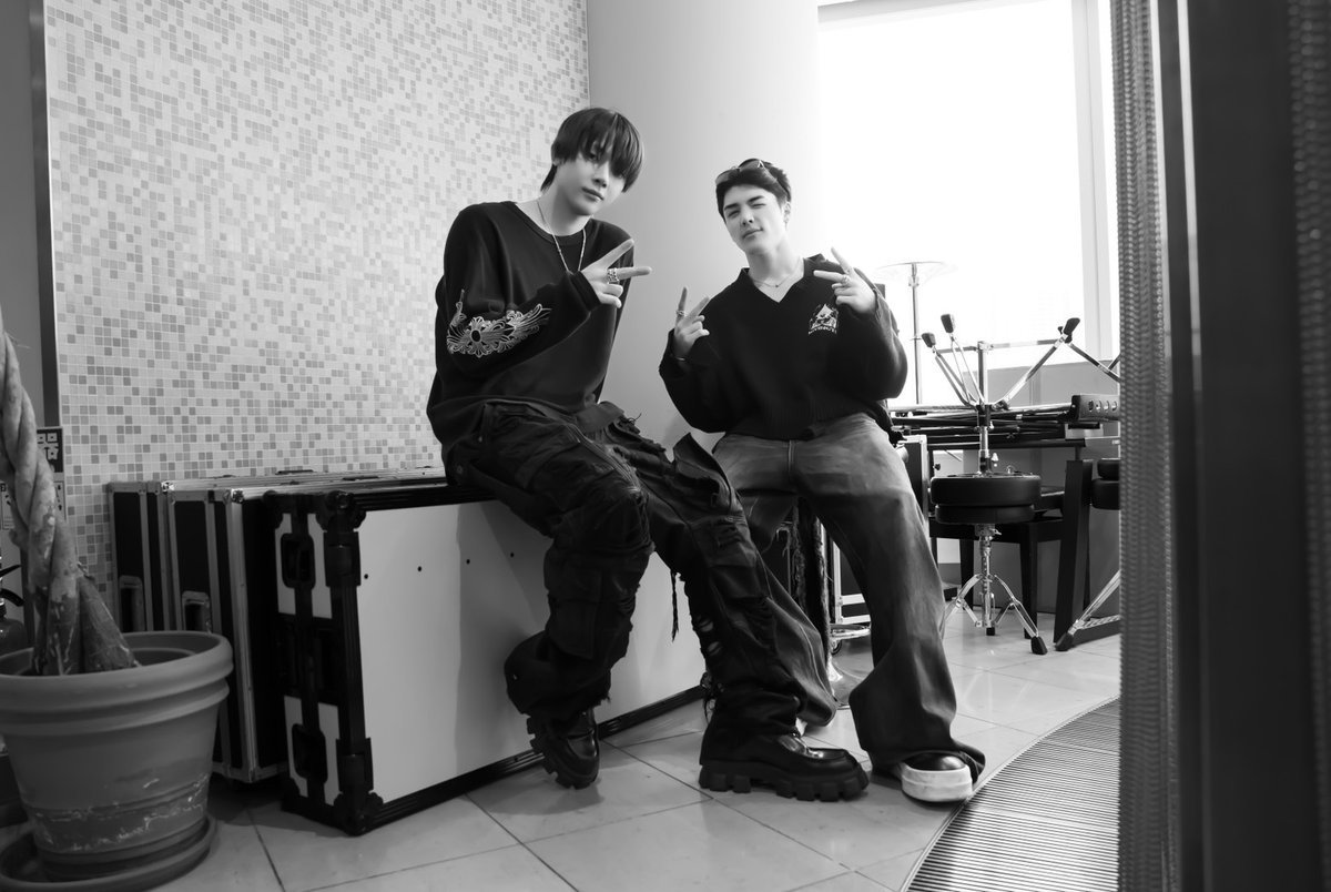 POP OF THE WORLD tweet media