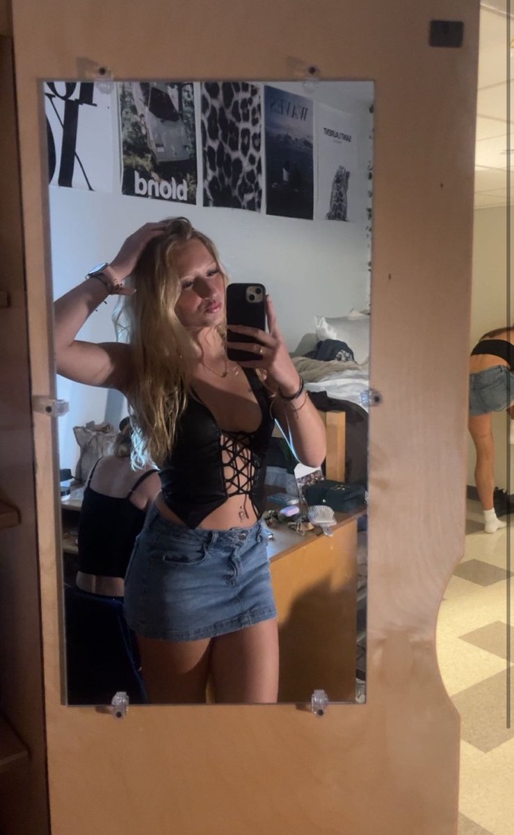 Daddy_dom73's tweet photo. She looks like she’s used to dirty things https://t.co/l2qKFLYoLS