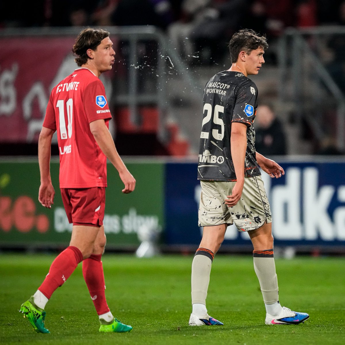fcvolendam's tweet photo. π΄βͺ β β«βͺ
π Gefeliciteerd met je basisdebuut, Luca!
π€ Hoe vonden jullie het opreden van Blondeau?
#TWEVOL | #WΓͺiBinneVΓ²lledam https://t.co/wdyNTcekvz