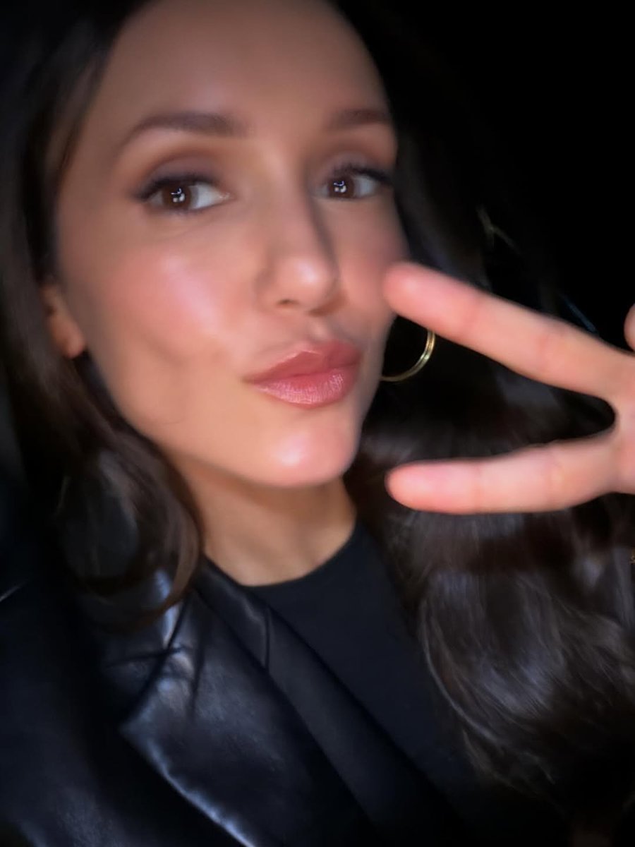 Nina Dobrev Central tweet media
