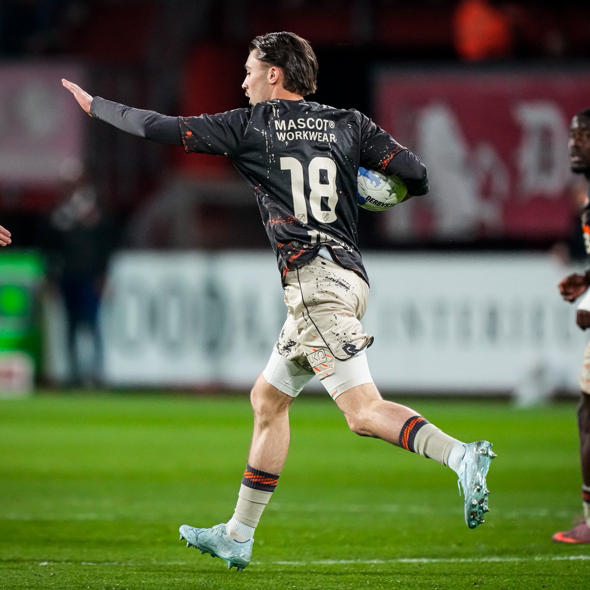 fcvolendam's tweet photo. π΄βͺ β β«βͺ
π€ Welkom terug, Nordin!
πͺ En nu fit blijven!
#TWEVOL | #WΓͺiBinneVΓ²lledam https://t.co/pQNygjGRMd
