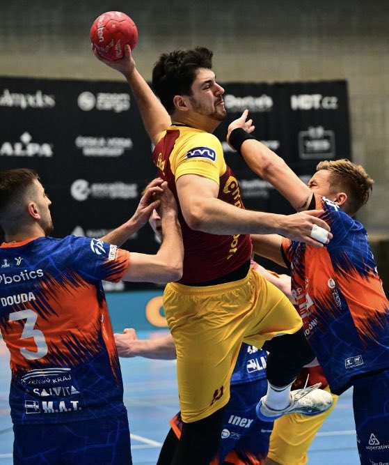 HCDuklaPraha's tweet photo. Házenkáři pražské Dukly vstoupili do semifinále play off hladkým vítězstvím 32:26 nad plzeňským Talentem. Stav série 1:0, další zápas následuje v neděli 12. dubna na palubovce Plzně. https://t.co/xTs7j3DhZk