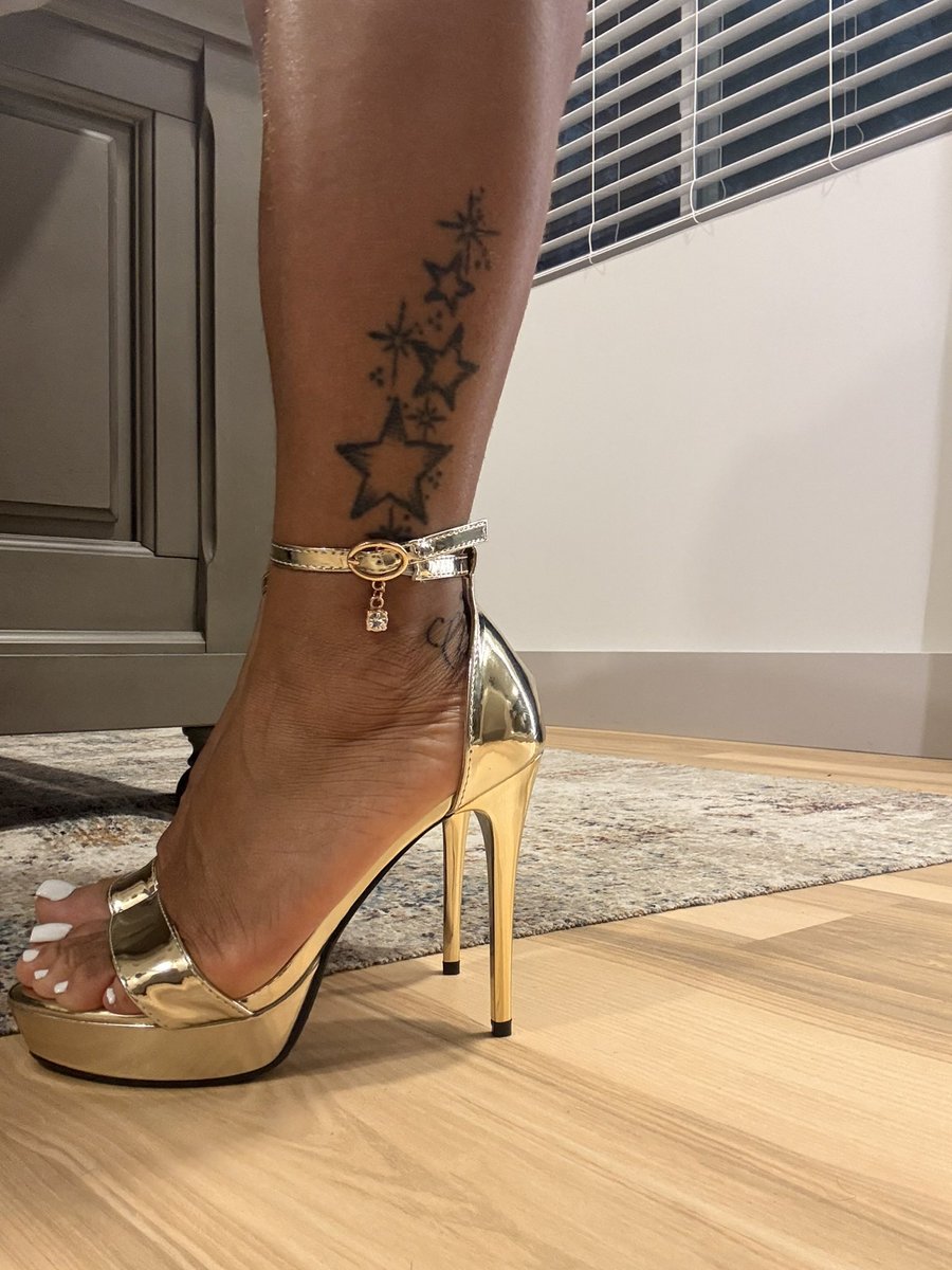 __clayy's tweet photo. I love a fresh set #toes 🤍 https://t.co/2aGstqdwOU