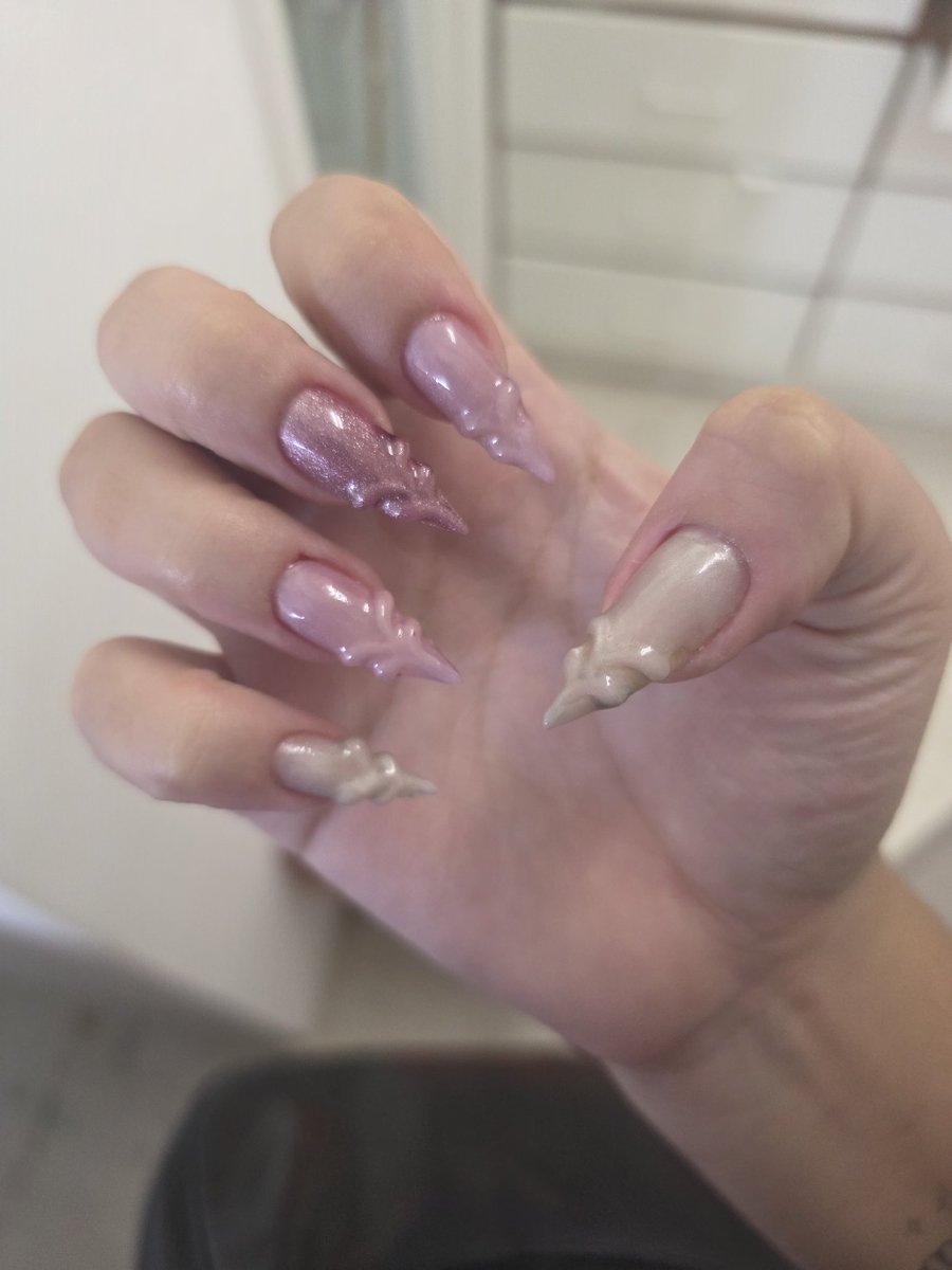 moth ♡ tweet media