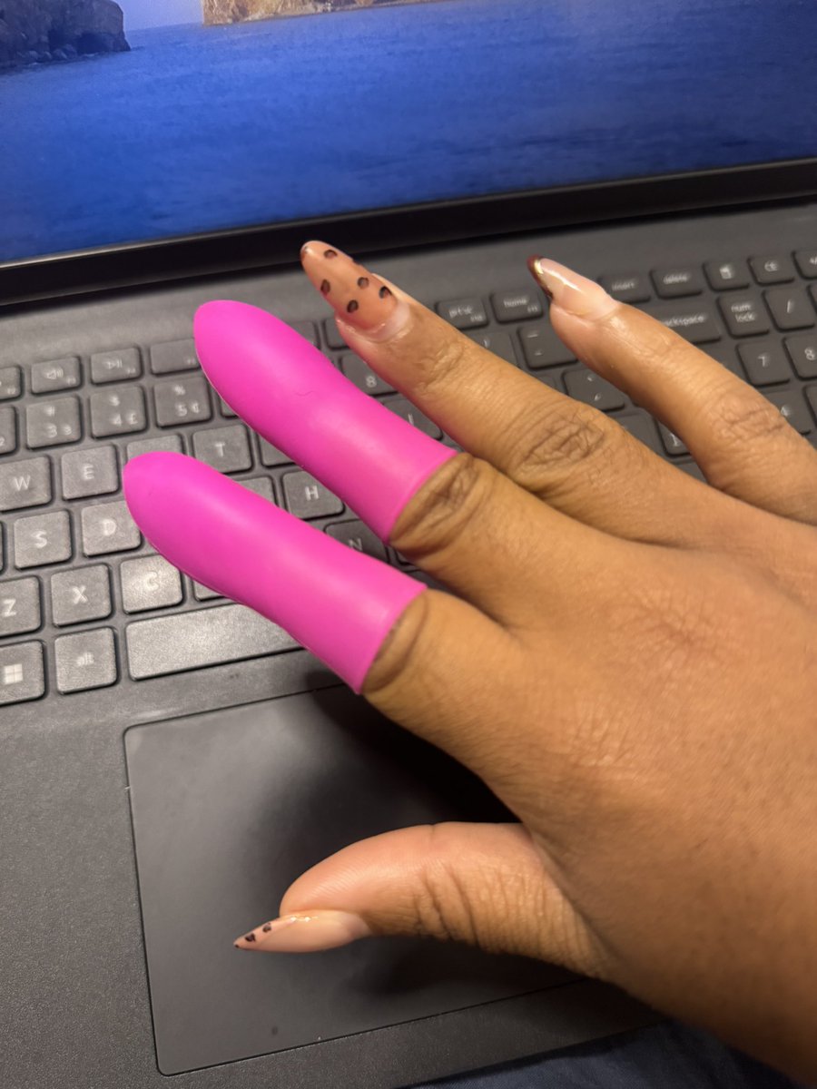 negaveianova tweet media