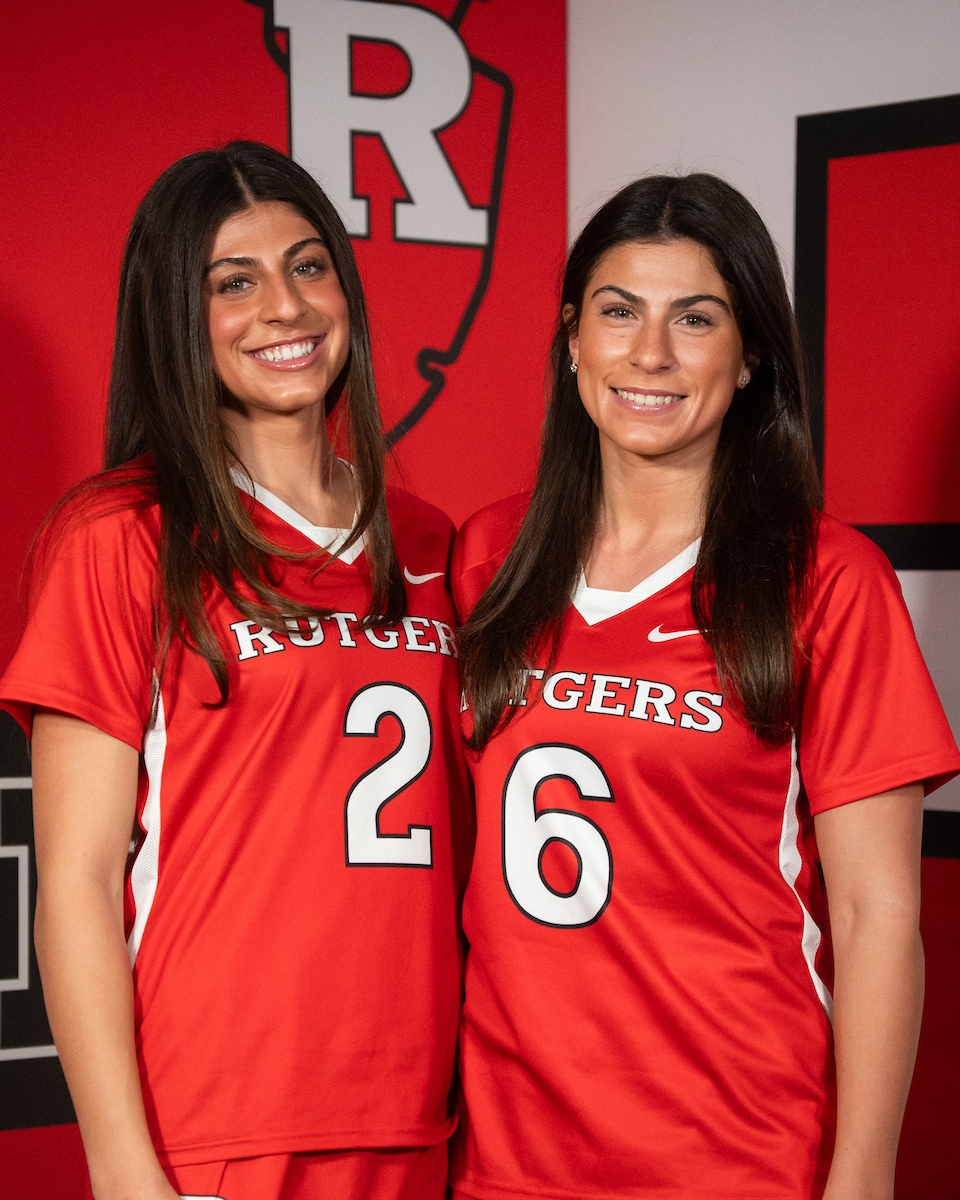 Happy #NationalSiblingsDay! 🎉👫