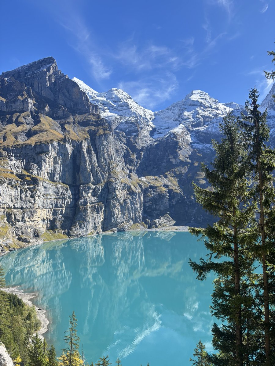 TravelDolce's tweet image. Crystal clear.

#LakeOeschinen #Aerial #Switzerland