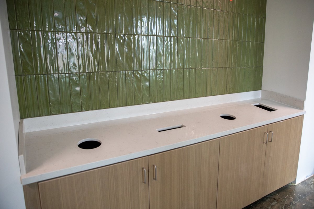 GatorMillworks's tweet image. Work in progress @UAB_SHP Biomed. Custom millwork, integrated countertops and coordinated finishes are coming together to create a durable healthcare environment.

#gator #gatormillworks #millwork #commercialmillwork #residentialmillwork #architecturalmillwork #custommillwork