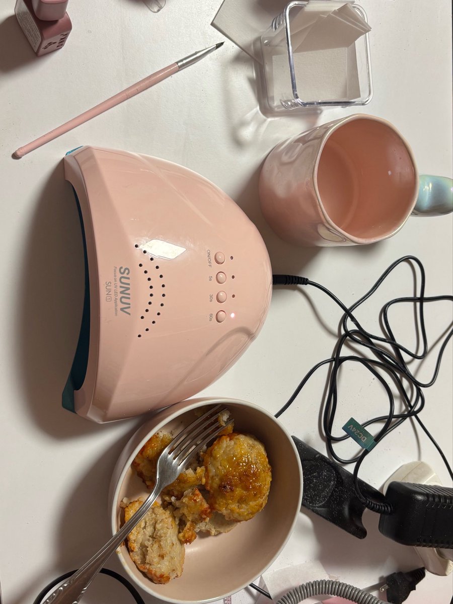 аня кчау tweet media