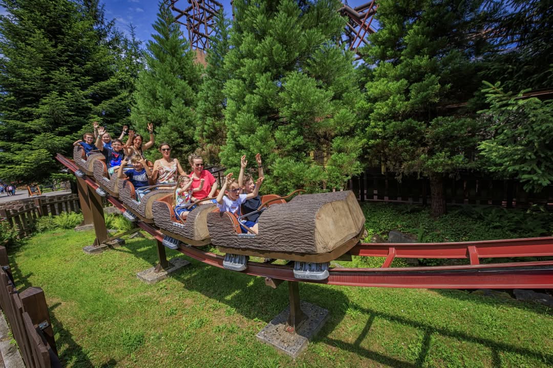 🌸 Les vacances de la zone B commencent… et l’aventure aussi ! 🎢🤠

Bonne nouvelle : Fraispertuis-City est ouvert pendant 2 semaines, jusqu’au dimanche 26 avril !

C’est le moment idéal pour venir profiter du parc avec une faible affluence🤫

Alors, on se retrouve quand ? 😉