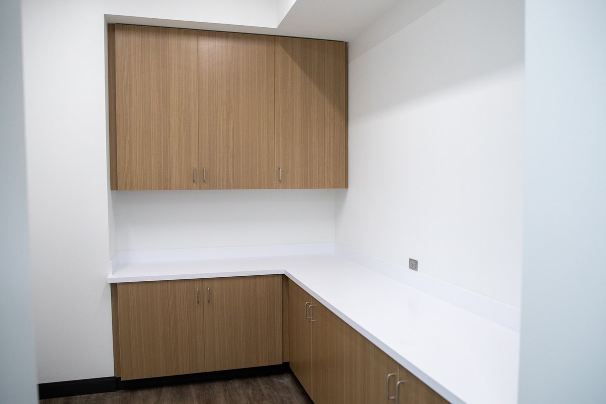 GatorMillworks's tweet image. Work in progress @UAB_SHP Biomed. Custom millwork, integrated countertops and coordinated finishes are coming together to create a durable healthcare environment.

#gator #gatormillworks #millwork #commercialmillwork #residentialmillwork #architecturalmillwork #custommillwork