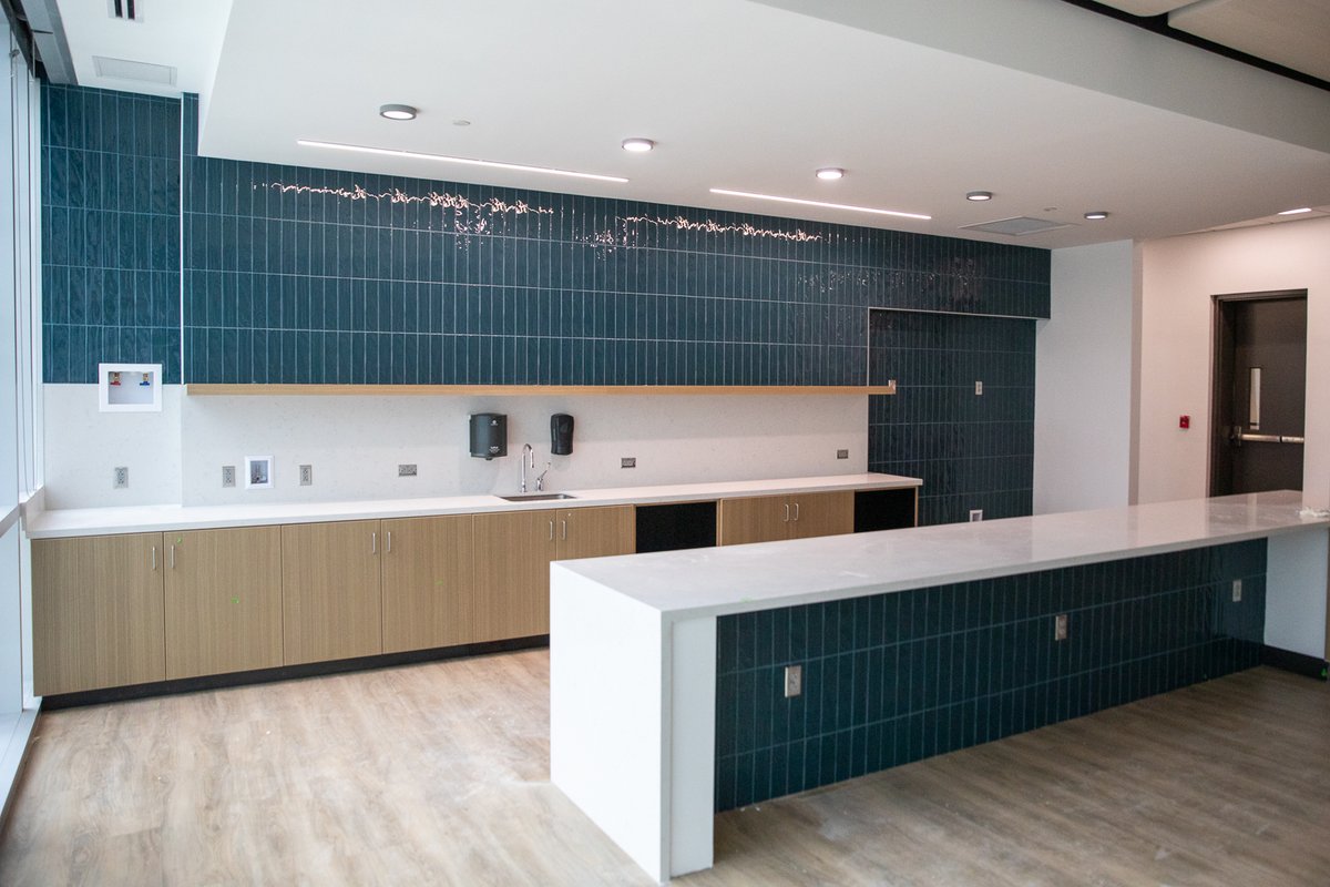GatorMillworks's tweet image. Work in progress @UAB_SHP Biomed. Custom millwork, integrated countertops and coordinated finishes are coming together to create a durable healthcare environment.

#gator #gatormillworks #millwork #commercialmillwork #residentialmillwork #architecturalmillwork #custommillwork