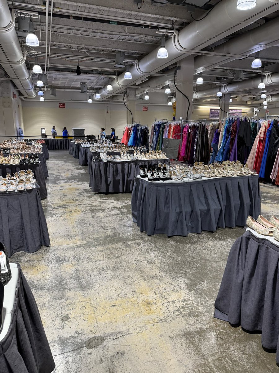 Michele8747's tweet photo. Today I took the day off work and volunteered to help set up for the Belle of the Ball in Boston! Tomorrow is Boutique Day and I am volunteering as a personal stylist for some of the young ladies coming in to get their prom ensemble! I can’t wait to see the smiles tomorrow! https://t.co/u2PeAU7g1u