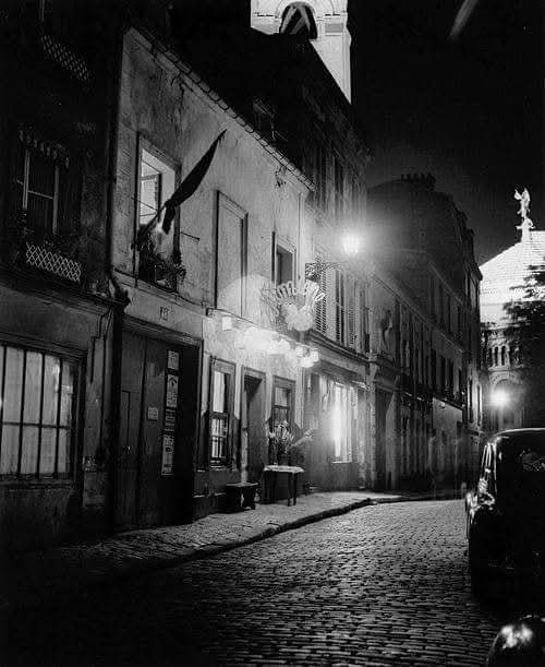 📸 Ursula Seitz-Gray. 
Montmartre la nuit
Années 1950. Paris 18e