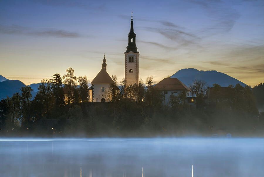 joancarroll's tweet photo. Morning at Lake Bled Island Slovenia! https://t.co/PdqTNkccA4 #lakebled #slovenia #dawn #bluehour #lake #tower #church #island #spires  #Travel #travelphotography #giftideas @joancarroll https://t.co/AqgvBhjQlk