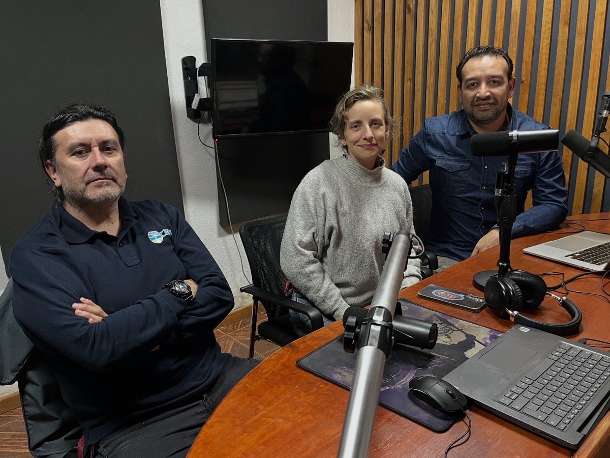 CentroCIEP's tweet photo. 🎙️🔬 RADIO | 5to capítulo de “CIENCIA AYSÉN”, Conocimiento para el Cambio, por @Ventisqueros Coyhaique, conversando con el Equipo de Vinculación y Transferencia CIEP, y con el investigador de la Línea Pesca y Acuicultura, Gustavo Aedo sobre su trabajo en el litoral de Aysén 🌊🪸 https://t.co/rJQPegybf4