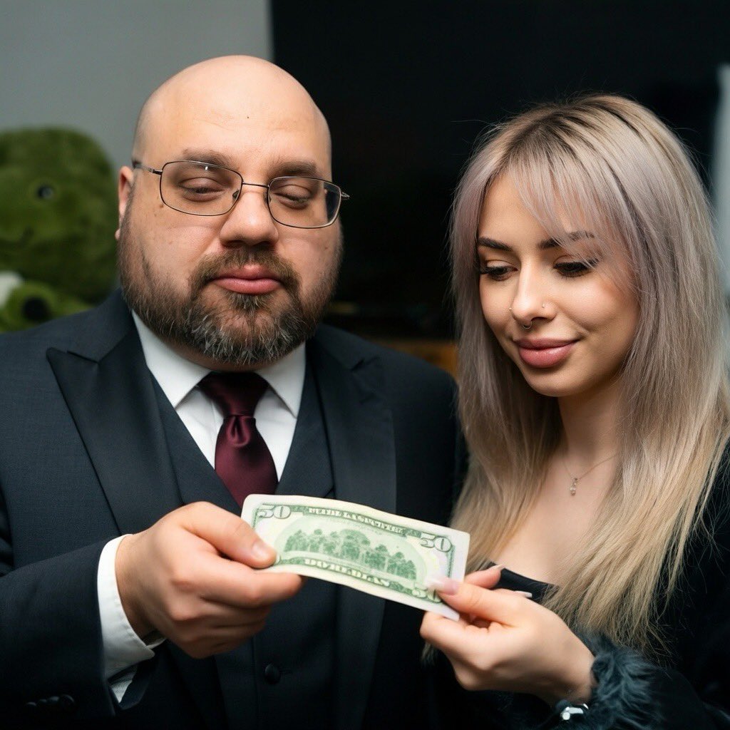 Bussy Sniffer 445 tweet media