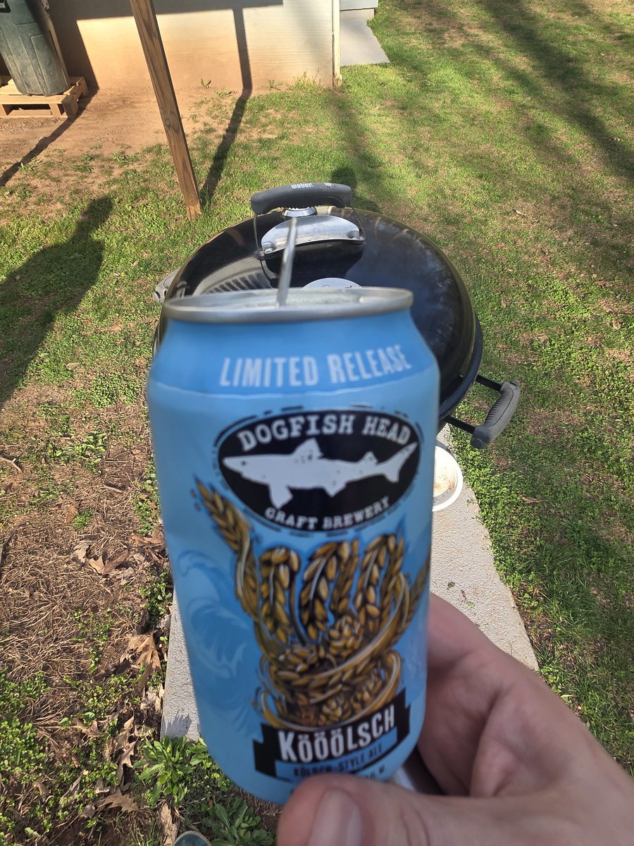 Jimmycrack91's tweet photo. Grilling and drinking beers #dogfishhead #beer #craftbeer #grill #burger https://t.co/gx7n5DCfCt