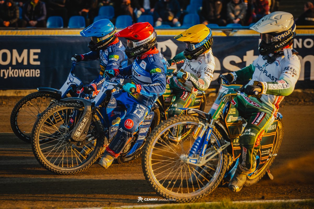UniaLesznoKS's tweet photo. Dziękujemy BARDZO za dzisiejszy wieczór 🤍💙🤟🏼 #LESCZE

Dobranoc 😴

Fot. @jakub_schwarz

#KSUL ⚪️🔵🤟🏼 #PGEEkstraliga #PGEE #UniaLeszno #StolicaŻużla https://t.co/7dAglzIoyn