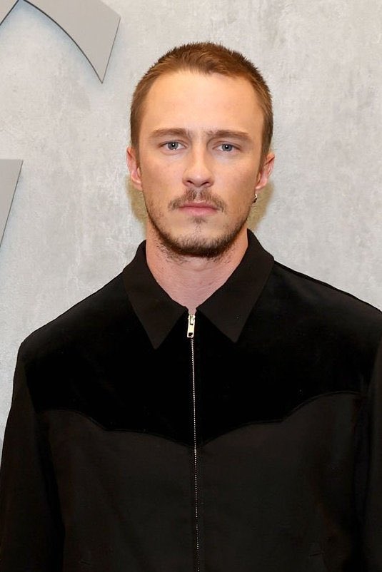 acervo drew starkey. tweet media