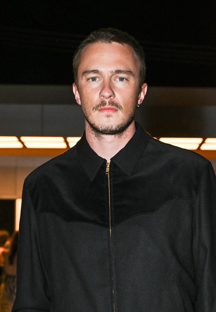 acervo drew starkey. tweet media