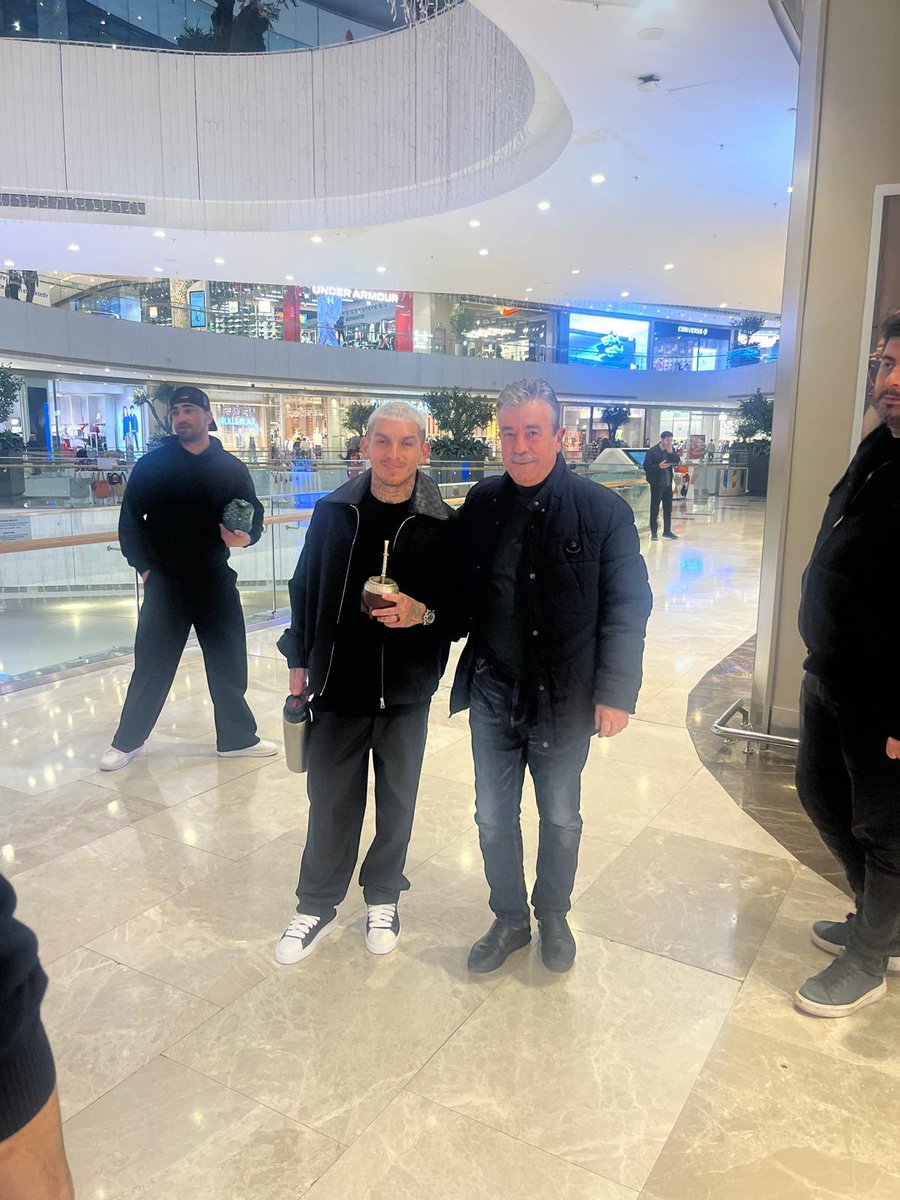 sudeyucex's tweet photo. Bu saatte babamı torreira ile görmeyi hiç beklemiyordum https://t.co/02mmB7oTCo