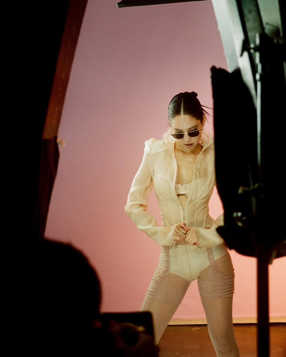 Complex Style tweet media