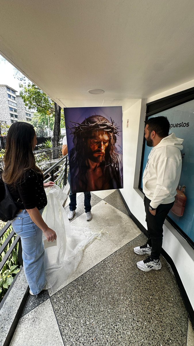Boligrafo5G's tweet photo. Frente a tanta maldad recibí un gesto de fe y cariño. Gracias al artista Willy Méndez por el regalo. 
Jesucristo, el maestro que nunca me abandona. A él, toda la honra. https://t.co/SpQpCbppOQ